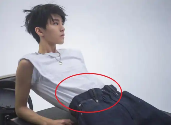 都纷纷觉得王俊凯的身材太赞啦!