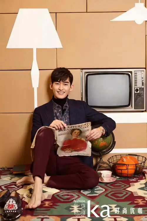 张翰赤脚演绎英伦优雅_高清图集_新浪网