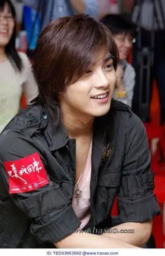 贺军翔 李易锋 魏晨 三中谁五官长的最帅气有型?