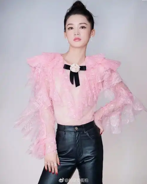 李沁凭借电视剧《白鹿原》中"田小娥"一角入围"最佳女配角",一起期待