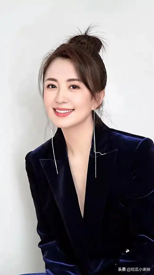 杨童舒美丽端庄天生丽质