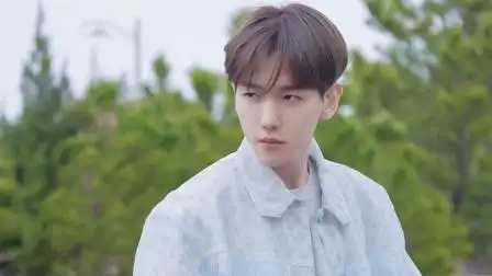 边伯贤部队正脸照曝光,好嫩啊#全网热点