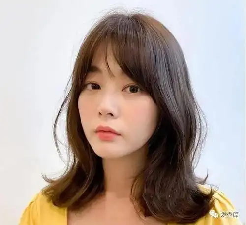 特别修饰脸型,黑发自然随意百搭,非常有气场职场的妹子必备发型之一