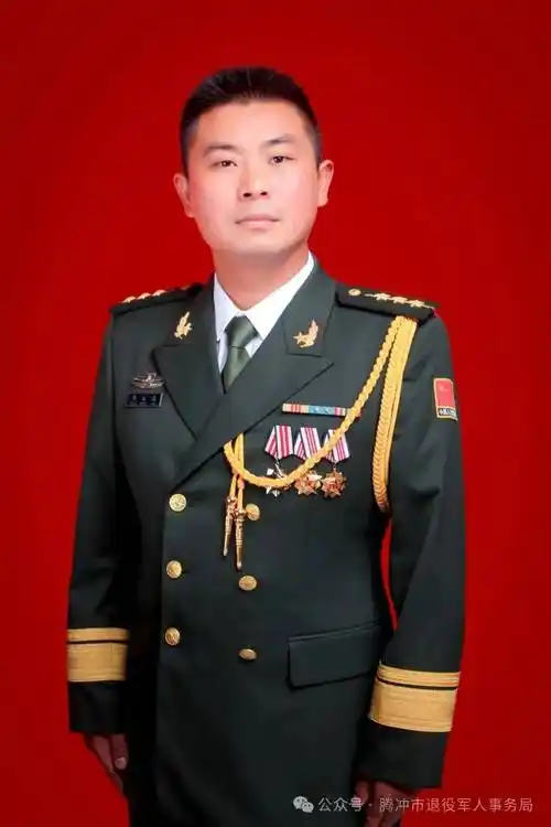 一,投身军营,屡立军功从战士到连长,从基层到机关,从部队到地方,无论