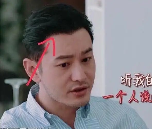 在《乘风破浪的姐姐》节目中,黄晓明在完成了一场精彩的表演后,满脸