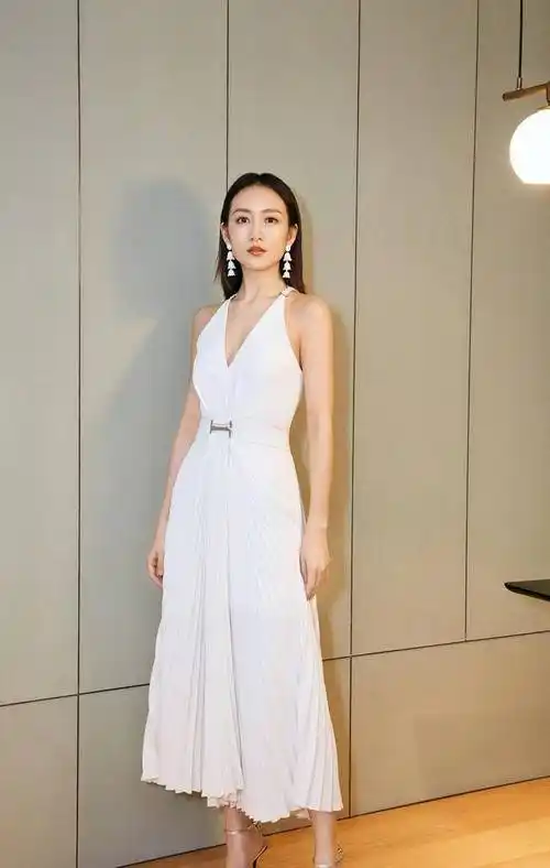 40岁王鸥再曝丑闻!"三寸黄泥地"中"现世报"轮番上演