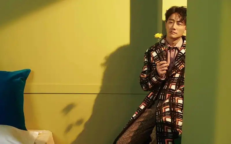 明星帅哥黄轩高清时尚帅气写真图-大陆明星-壁纸下载-美桌网