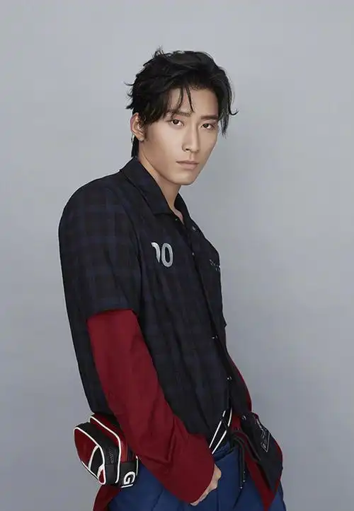 窦骁最新时尚杂志封面大片