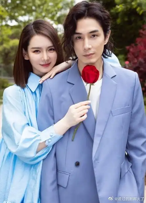 李承铉不愁戚薇不回消息了##李承铉追戚薇追到战至巅峰了