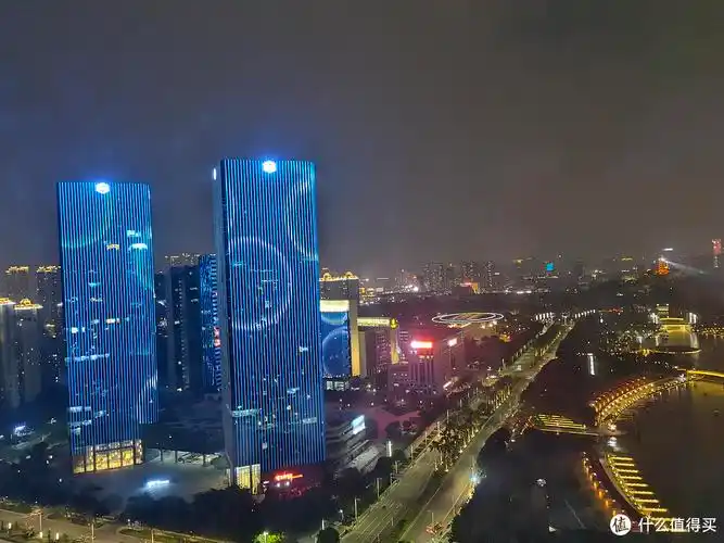 晚上窗外的千灯湖