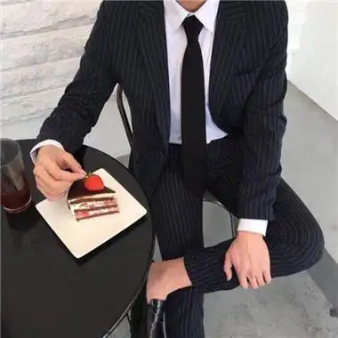 成熟稳重的男生陌陌头像高清大图我不喜欢说爱只喜欢谈钱