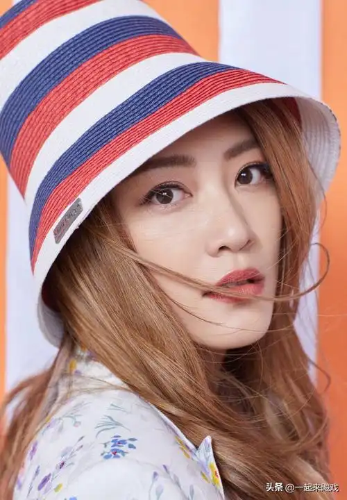 应采儿:爱笑的性感女星