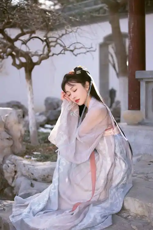 宣璐蓝色汉服仙气飘飘优雅写真_五官_一颦一笑_气质