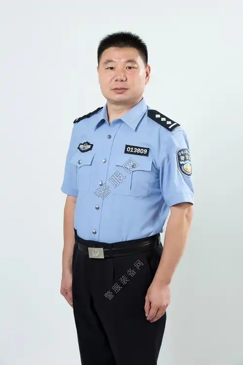 警察束腰夏执勤