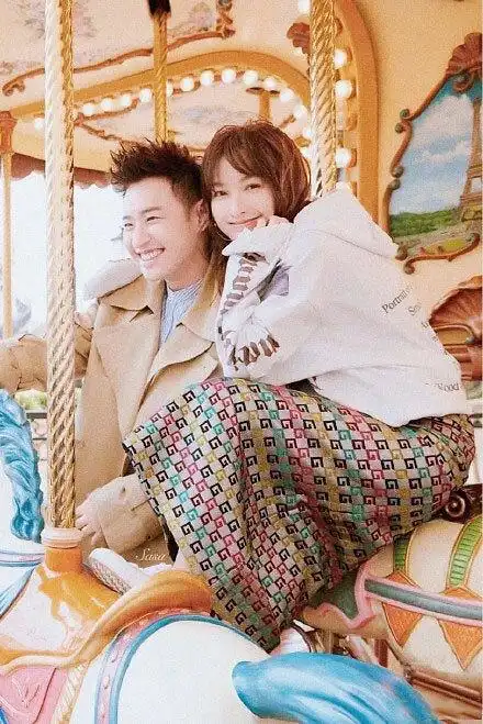 潘玮柏吴昕撒糖之旅,结婚照即视感