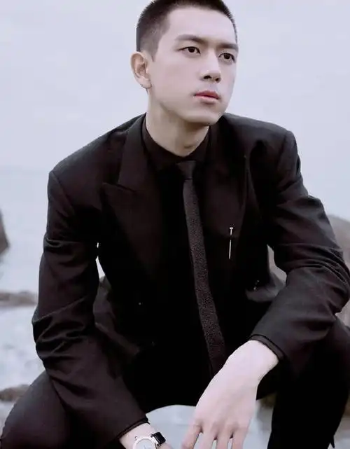 寸头帅哥美图,欢迎追加