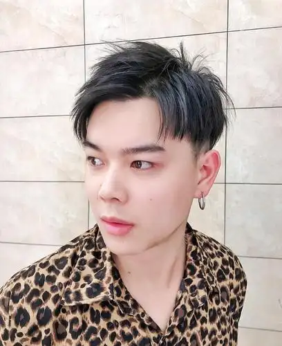 当下"最火男士发型"19款,蓬松时尚显精神,帅气的男生都在剪