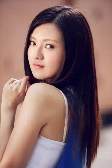 真实年龄43岁,却扮演刚毕业的大学生,傅晶究竟凭什么?|演员_网易订阅