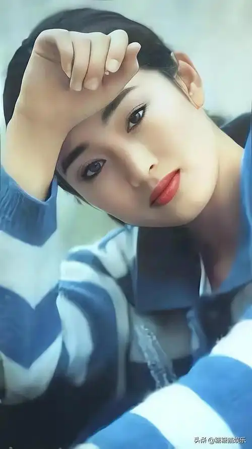 巩俐年轻时明艳动人,就这样的颜值还有人说不美_网易订阅