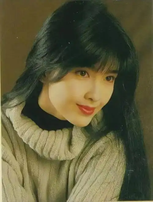 周慧敏简历资料个人("集邮女星"周慧敏)