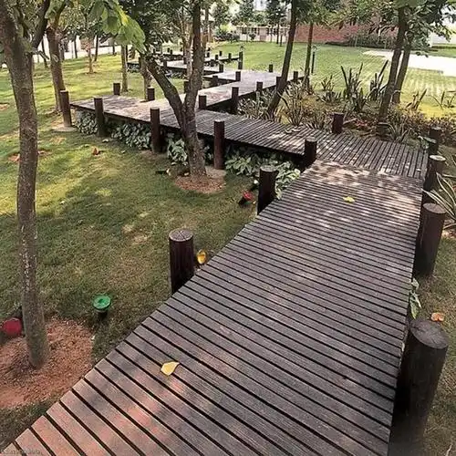 防腐木栈道工程是一种在户外环境中广泛应用的景观工程,它为人们提供