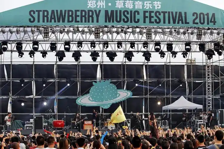 张靓颖郑州见面会▼也接待过无数的明星大咖等各大潮趴活动哈啤音乐节