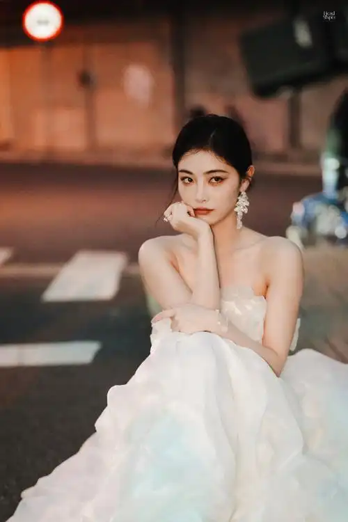 许佳琪白玫瑰婚纱大片