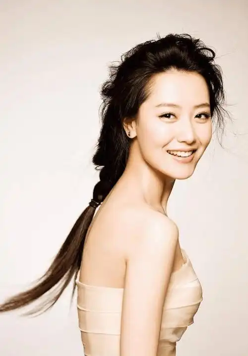 白冰女神绝美写真惊艳曝光!美貌与才华闪耀荧屏,绝美身材撩人无数