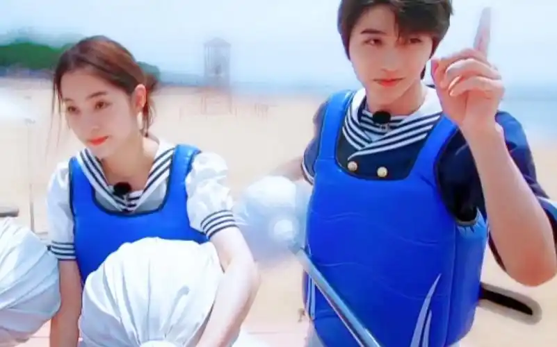 蔡徐坤74欧阳娜娜帅哥美女双小葵的颜狗盛宴奔跑吧收官同框互动糖点