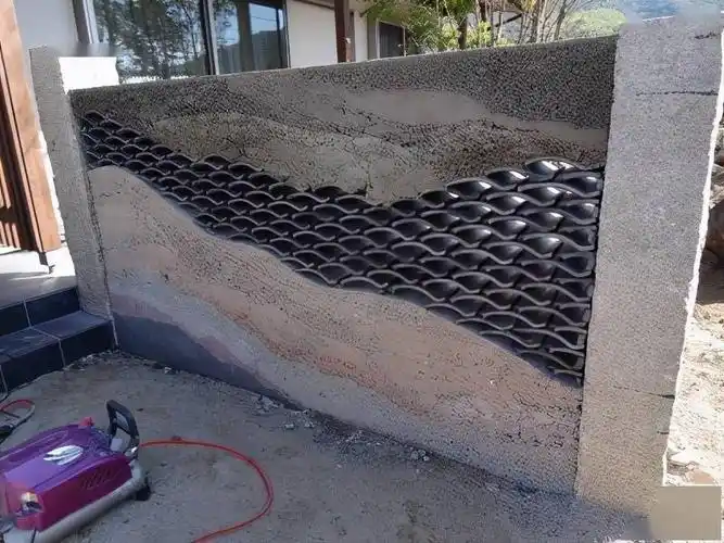 没人要的瓦片在我眼里都是宝一片片倒插在院子别有一番韵味