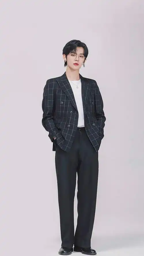 txt里的崔连准为什么感觉人气这么高 明明团里颜值优越的也不缺 到底