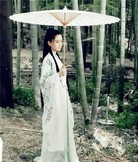 原创撑油纸伞的古装美人杨蓉唯美赵丽颖惊艳杨幂美得清新