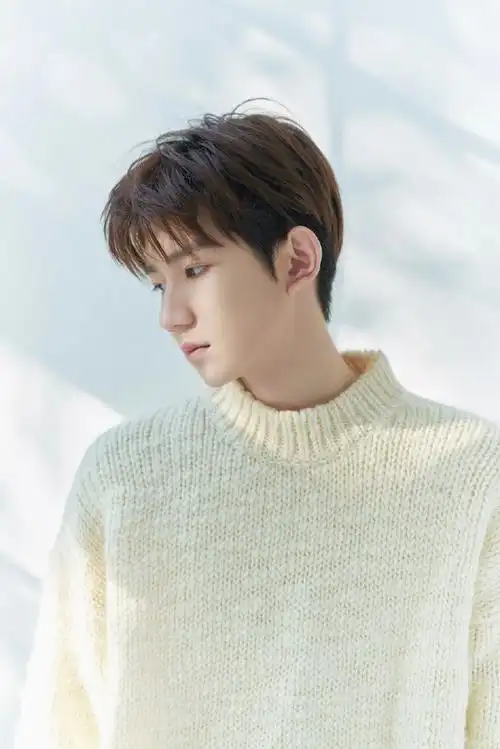 王源超话20岁的这组图一直都存在手机里面 特别喜欢 每次穿毛衣都很