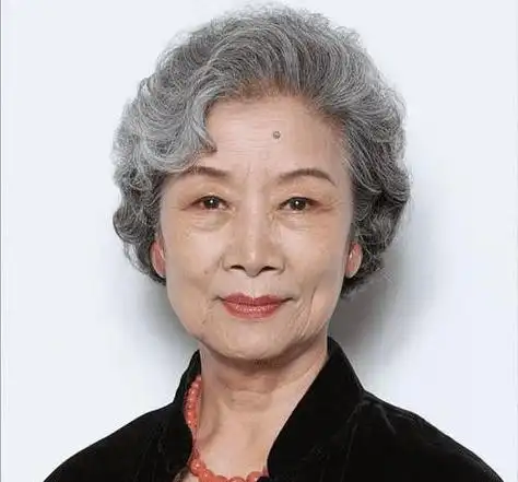 国家一级演员吕中,儿子是导演,儿媳是影后,女儿更是国人的骄傲