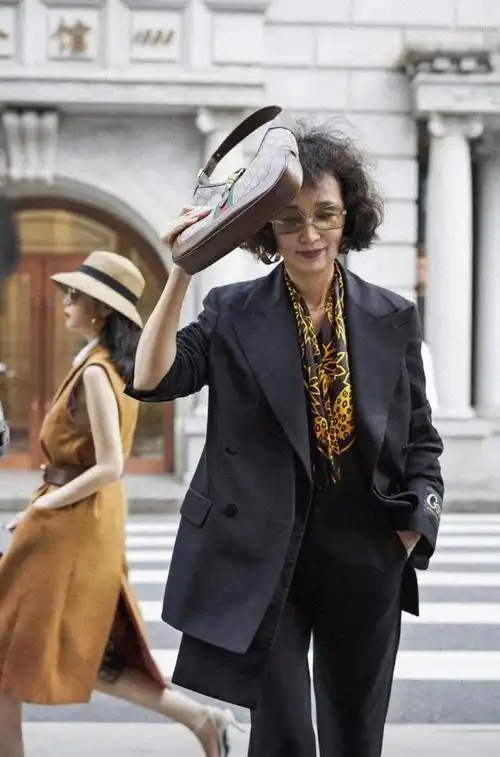 三木妈妈好品位年近60美丽不减