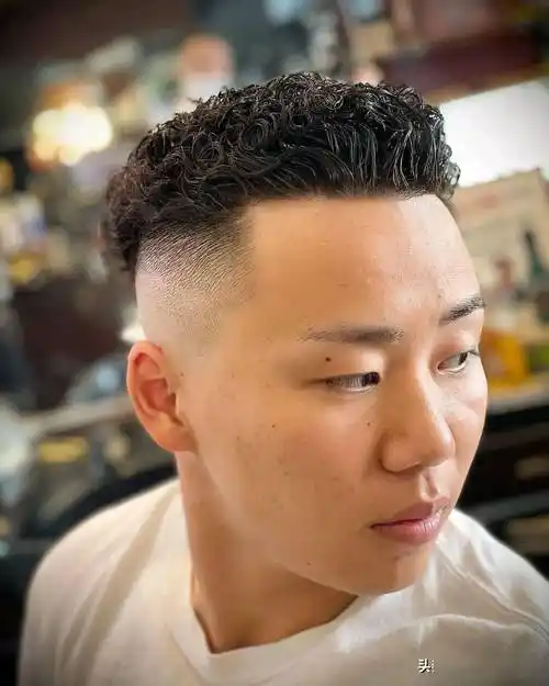男人想要精神有型发型剪短烫一烫简直帅到不敢想象