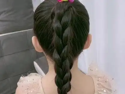 儿童辫子三股编发_编头发三股辫_编三股辫怎么编 - 抖音