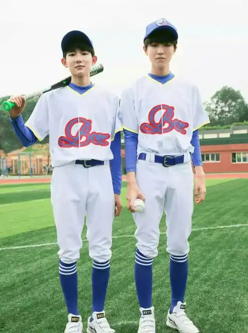 我们的少年时代小熊队王牌投手1号邬童小熊队队长7号班小松