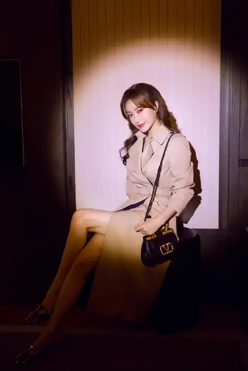 valentino星光#品牌眼镜代言人@秦岚演绎#valentinoromanpalazzo