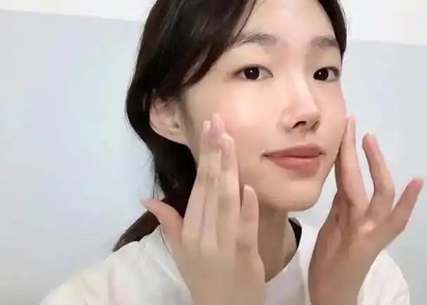 长期化妆和长期素颜皮肤有何区别喜欢化妆的女生要趁早知道