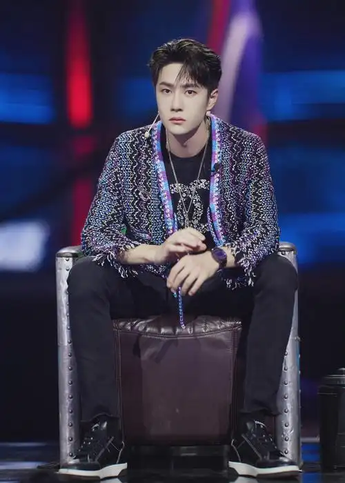 王一博街舞4排练花絮照细节控的队长上线了动作推敲反复