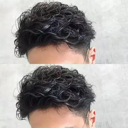 男生卷发的优点在于烫卷的魅力,可以结合小卷或波浪大卷,打造自己喜爱