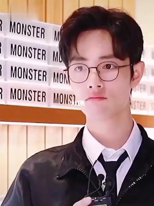 肖战喜欢歪头的一个小可爱