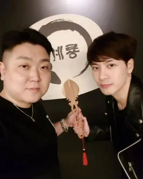 「got7」「分享」200314 可可爱爱的顺毛王嘉尔~今天也有好好吃饭哦