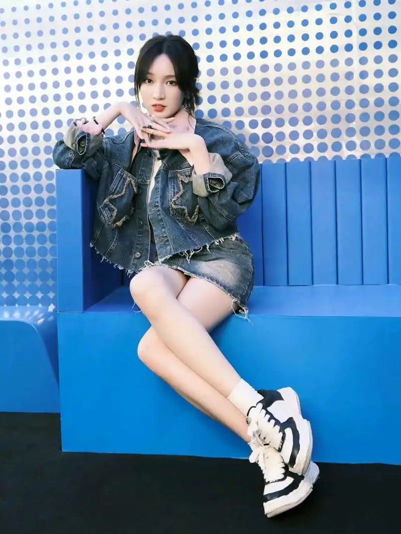 肤白貌美大长腿的孟佳