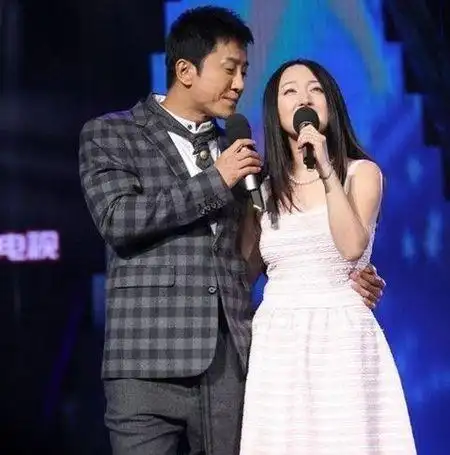 杨钰莹与毛宁赖文峰的隐秘情史,回首甜歌皇后49年起伏人生