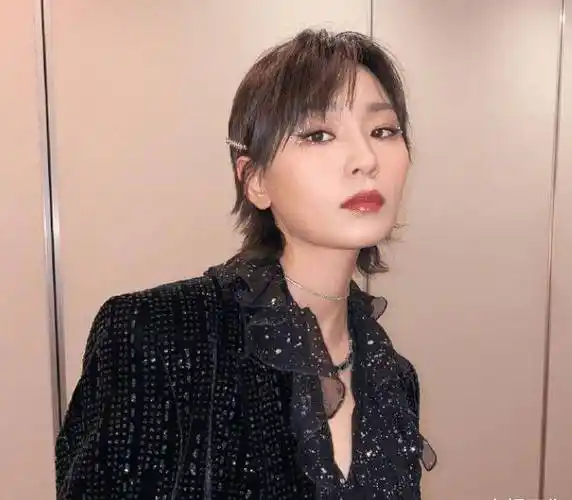 为爱尖叫晚会嘉宾:全是顶流歌手加盟,看到谭松韵更激动了!