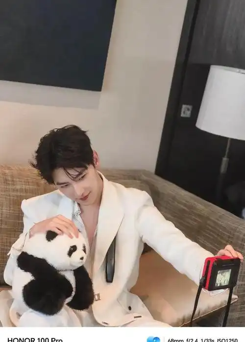 杨洋自拍视角肖奈大神颜值依旧坚挺