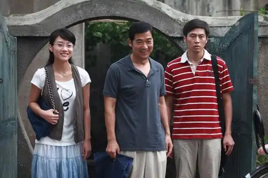 《养父》收视领跑 李昊臻演活小市民 - 时尚中国