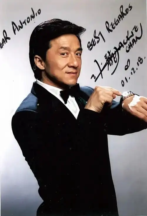 人傻钱多的成龙看重播赌球误拍徐悲鸿画作请客花1600万